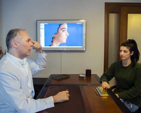 Vectra M3 3D rhinoplasty simulation system developed by Canfield Scientific. Dr.Mireas in the complete consultation of 1 hour that is usually necessary